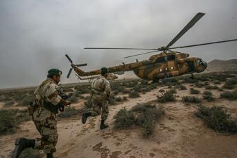 Iran: “Attaccheremo Israele via terra e cielo”. Raid Idf in Libano, ucciso comandante Fatah