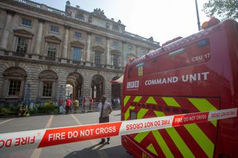 Londra, incendio a Somerset House, oltre cento vigili del fuoco mobilitati