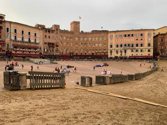 Palio Siena, carriera annullata per maltempo: rinvio a domani