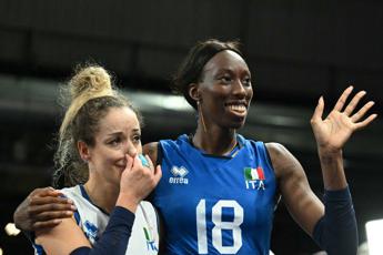 Parigi 2024, standing ovation per le azzurre della pallavolo. Meloni: “Straordinarie”