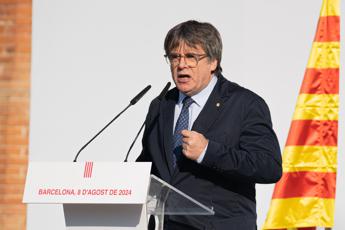 Spagna, scatta l’operazione ‘Gabbia’ per catturare Puigdemont