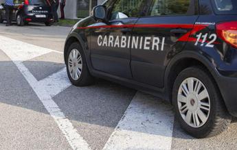 Spari in spiaggia nel brindisino, 20enne ferito da proiettile vagante