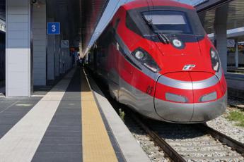 Treni, lavori su Alta velocità Roma-Napoli: rallentamenti e ritardi fino a 80 minuti