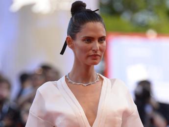 Cancro ovaio Bianca Balti, esperte: “Interventi preventivi unica scelta efficace”