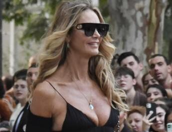 Elle MacPherson: “Cancro al seno, ho detto no alla medicina standard”