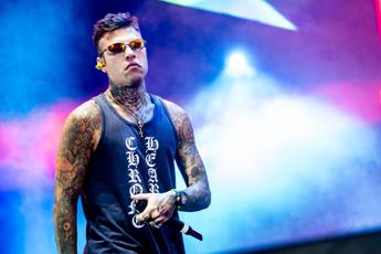 Fedez, la tragedia di Ozieri e l’attacco alla stampa: “Fate schifo”