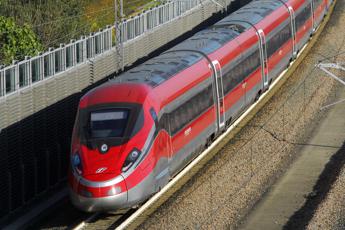 Guasto su linea Milano-Bologna, ritardi per treni Alta Velocità: circolazione in ripresa