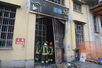 Incendio in emporio cinese a Milano, Procura: “E’ doloso”