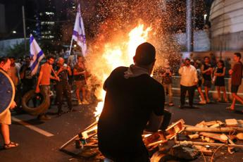 Israele, proteste e tensioni per ostaggi: oggi sciopero generale