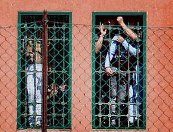 Milano, evasi due fratelli dal carcere Beccaria: “Organizzarono la rivolta di fine agosto”