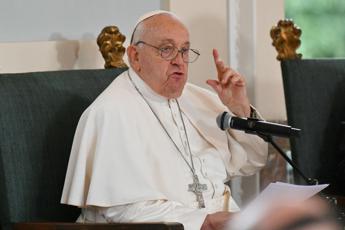 Pedofilia, Papa Francesco: “Vergogna per abusi della Chiesa, mai più”