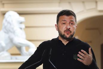 Ucraina, Zelensky: “Presto piano di pace e voglio Russia al tavolo”