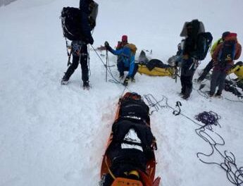 Valanga oggi sul monte Castore, un morto e 4 feriti