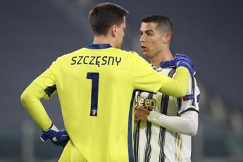 Cristiano Ronaldo e la battuta a Szczesny: “Ti sei dovuto ritirare per andare in un grande club” – Video