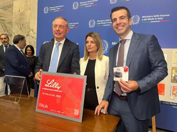 Farmaceutica: Lilly Italia, francobollo dal Mimit ne celebra eccellenza