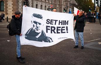 Gb, condannato a 18 mesi l’attivista di estrema destra Tommy Robinson