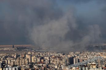 Israele, raid nel sud di Beirut. Ancora razzi Hezbollah dal Libano