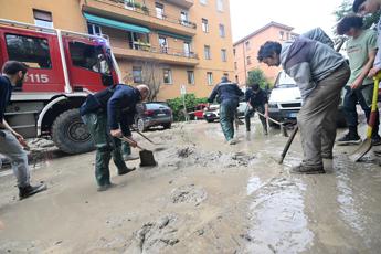 Maltempo in Emilia Romagna, emergenza a Bologna: oggi scuole chiuse