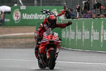 MotoGp, in Thailandia festa Bagnaia: Pecco vince e accorcia su Martin, secondo