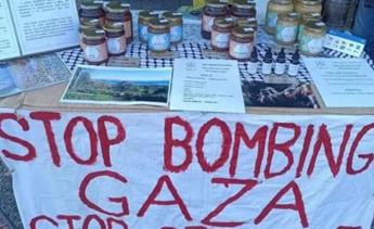 Striscione per Gaza, annullata la multa all’apicoltore di Desio