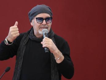 Vasco Rossi ricorda il papà: “Non ti piegasti al nazi-fascismo, ora sono tornati”