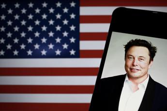 Elon Musk da record, il suo patrimonio supera i 400 miliardi dollari