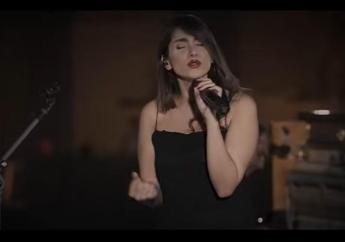 Iran, arrestata cantante iraniana che si è esibita su Youtube senza hijab