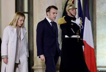 Meloni al vertice di Parigi sull’Ucraina: invio truppe Ue “ipotesi complessa e meno efficace”