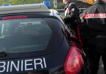 Roma, Maserati in fuga sperona auto carabinieri: scappano in 3, un arresto