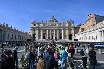 Papa Francesco, messaggio dal Gemelli all’Angelus: “Grazie per l’affetto e arrivederci”